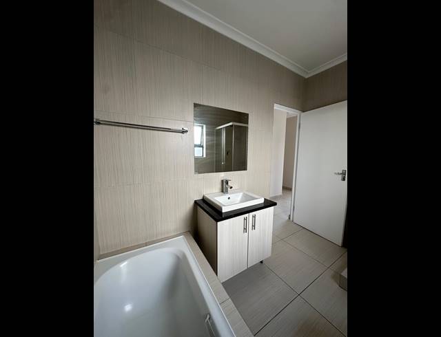 3 BEDROOM TOWNHOUSE TO LET IN PARKLANDS